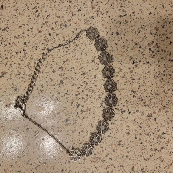 🟣 Silver flower choker - Picture 4 of 4